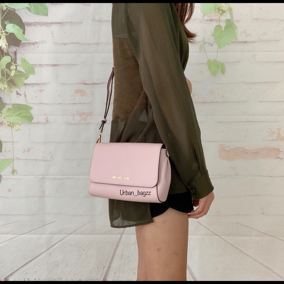 Michael Kors Handbags - Michael Kors JS Item Med Convertible Pouchtte